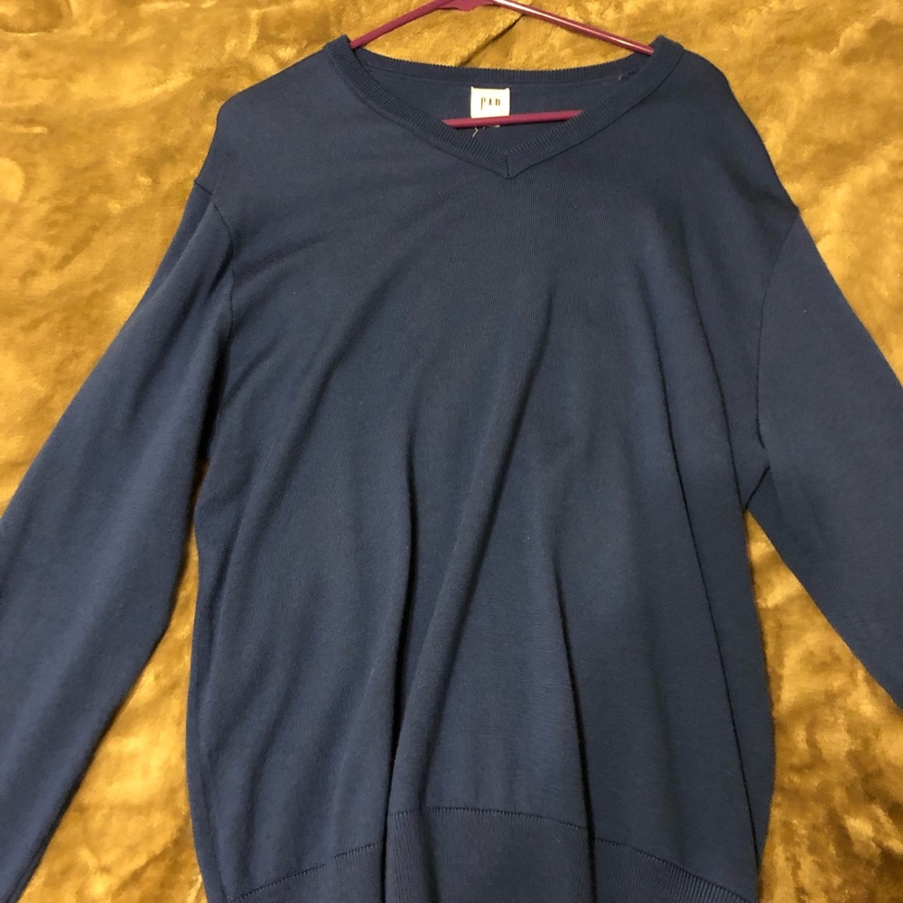 GAP V-Neck Sweater